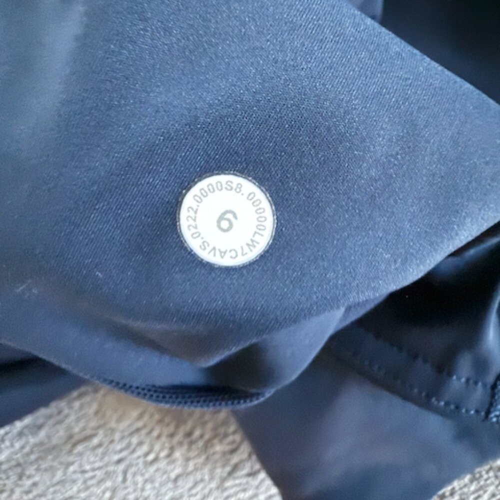 lululemon Base Pace High-Rise Short 6" - True Navy - Size 6 - Picture 4 of 4